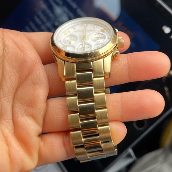 Michael Kors NEW BATTERY Gold Watch Mother of Pearl MK-5305 Runway Chronograph - Picture 8 of 15